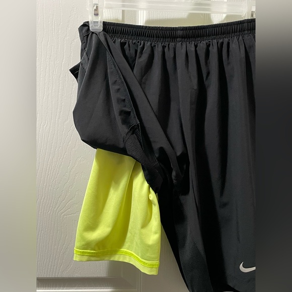 Running shorts - Picture 2 of 7